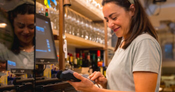 Bisnis semakin praktis dengan mesin kasir android