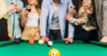Peluang Bisnis Cafe Billiard. Sumber: freepik.com