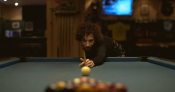 Cara Menghadapi Risiko Billiard. Sumber: freepik.com