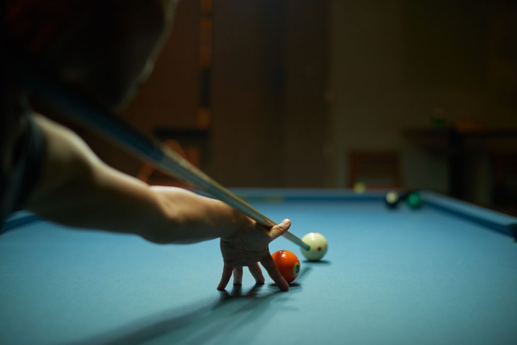 Tips Memilih Meja Billiard. Sumber: freepik.com