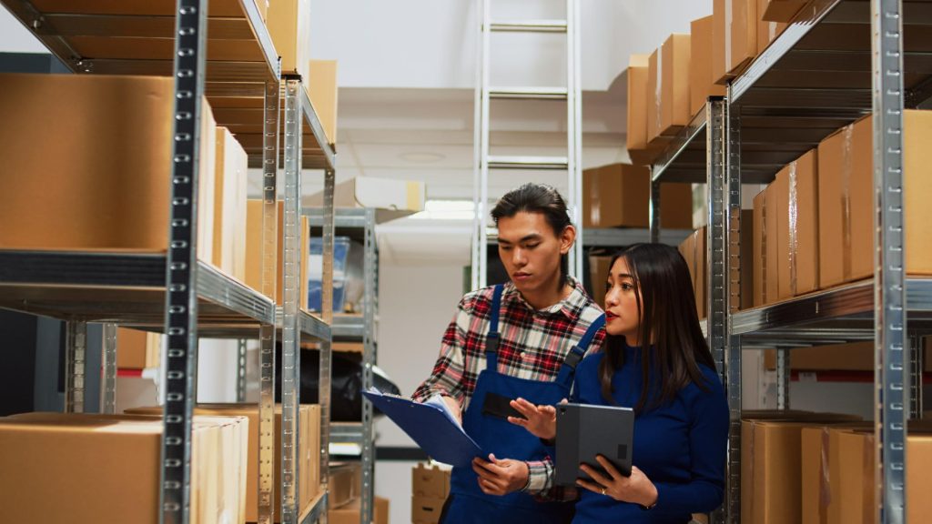cara menghitung safety stock untuk manajemen persediaan. Sumber: freepik.com
