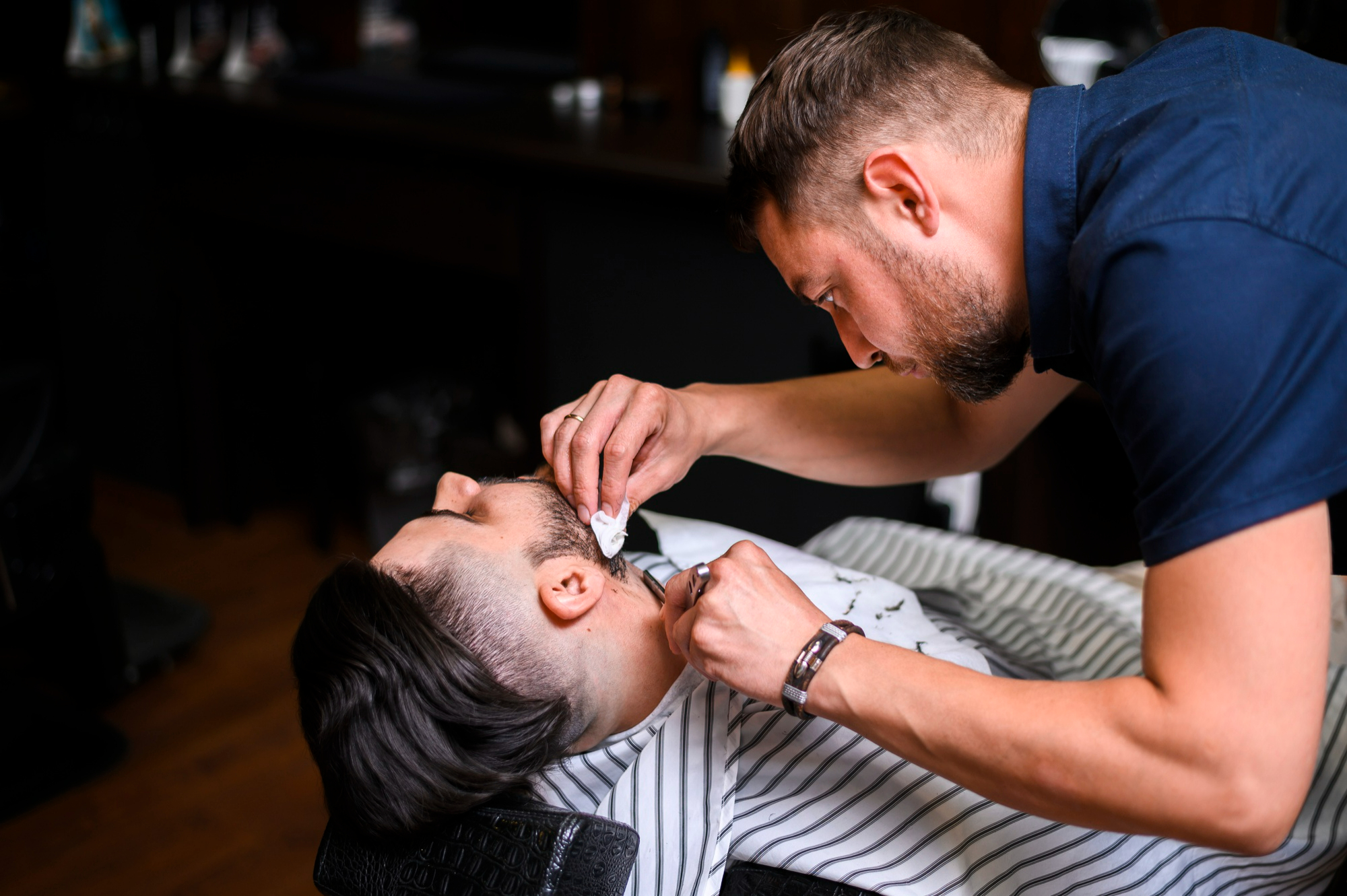 Cara Membuka Usaha Barbershop. Sumber: freepik.com